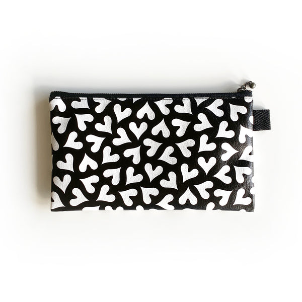 Flat Pouch “Dancing HEARTs” _ Black and White