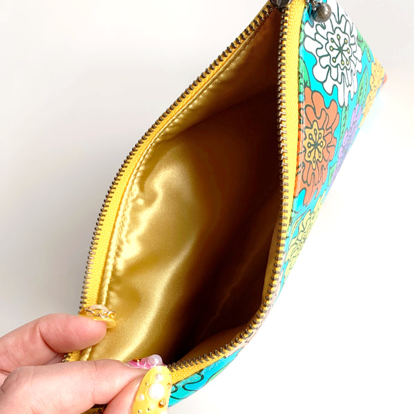 Flat Pouch “HEARTic FUNKY flower” _ Nostalgic Pop