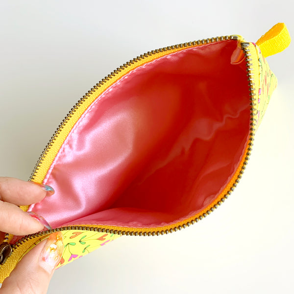 Flat Pouch “HEARTic couple” _ Hansa Yellow