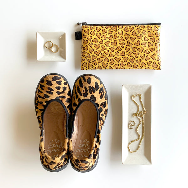 Flat Pouch “HEARTic Leopard” _ Golden Yellow