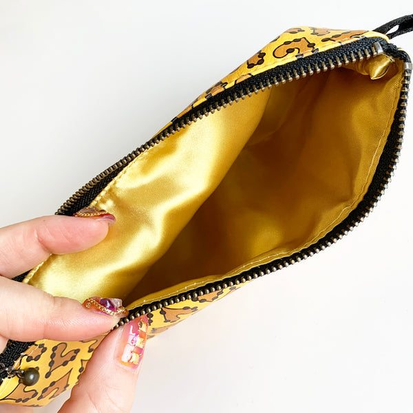 Flat Pouch “HEARTic Leopard” _ Golden Yellow
