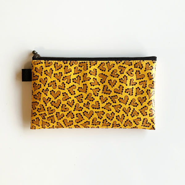 Flat Pouch “HEARTic Leopard” _ Golden Yellow