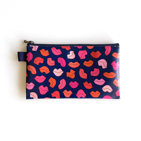 Flat Pouch “Fascinated Lips” _ Midnight Blue