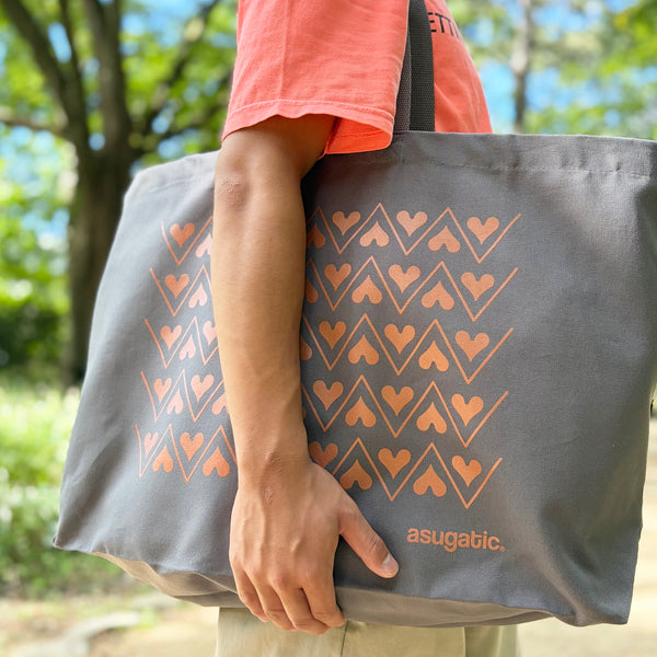 EXTRA LARGE TOTE “HEARTy Boundary” _ ZigZag Tendency _ Taupe Gray