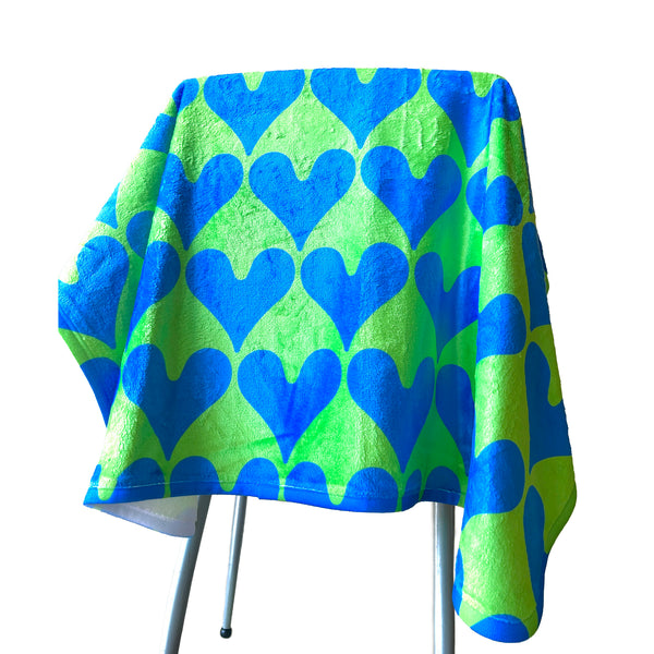 “Solid Bold HEARTs” Blanket _ Easy Breezy