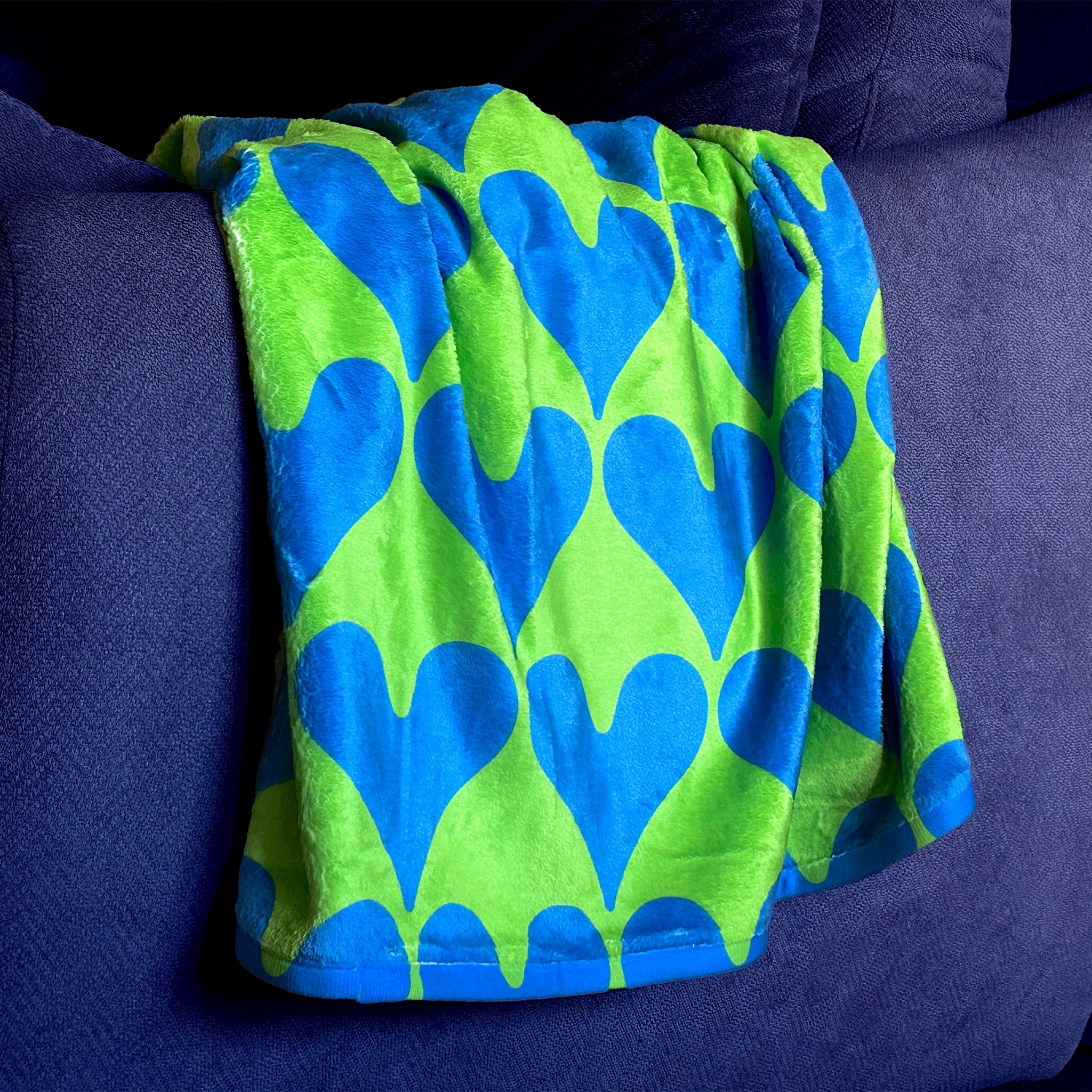 “Solid Bold HEARTs” Blanket _ Easy Breezy