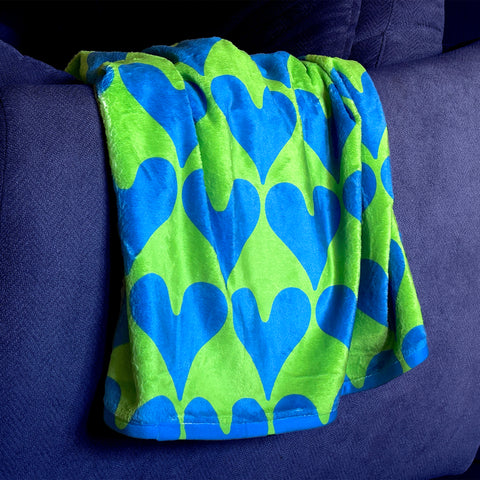 “Solid Bold HEARTs” Blanket _ Easy Breezy