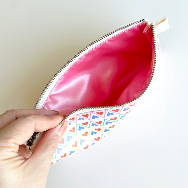 Flat Pouch “HEARTy Boundary” _ ZigZag Tendency