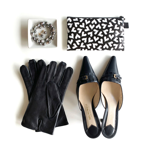 Flat Pouch “Dancing HEARTs” _ Black and White