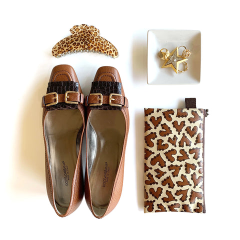 Flat Pouch “HEARTic Leopard” _ Chocolate Beige