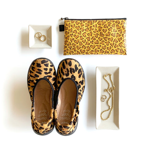 Flat Pouch “HEARTic Leopard” _ Golden Yellow