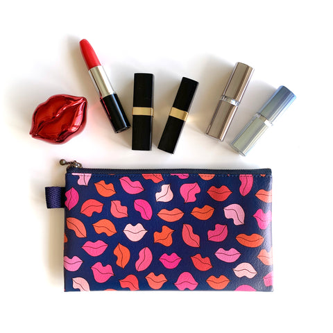 Flat Pouch “Fascinated Lips” _ Midnight Blue