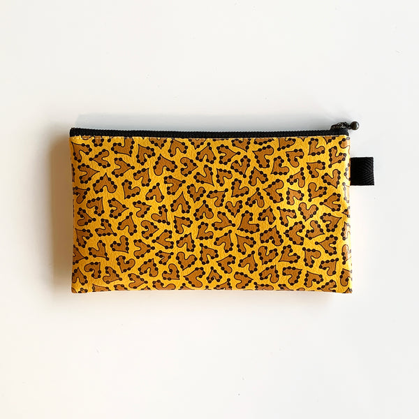 Flat Pouch “HEARTic Leopard” _ Golden Yellow