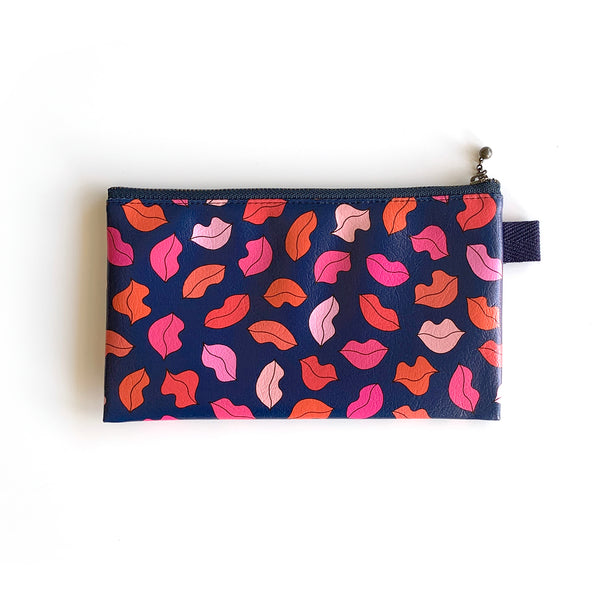 Flat Pouch “Fascinated Lips” _ Midnight Blue