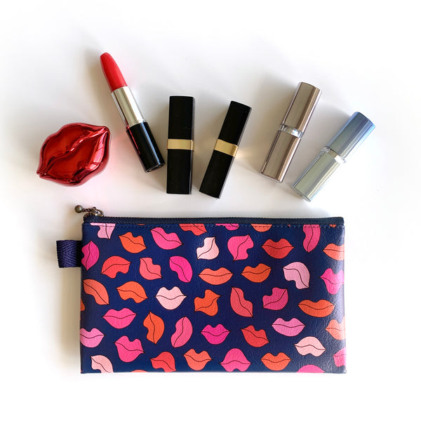 Flat Pouch “Fascinated Lips” _ Midnight Blue